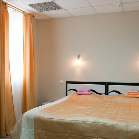 Avenue Hotel Zaslawye 外观 照片