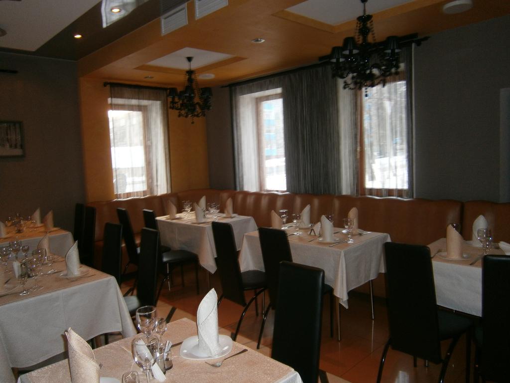 Avenue Hotel Zaslawye 外观 照片