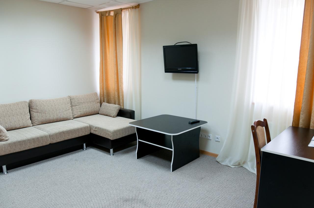 Avenue Hotel Zaslawye 外观 照片