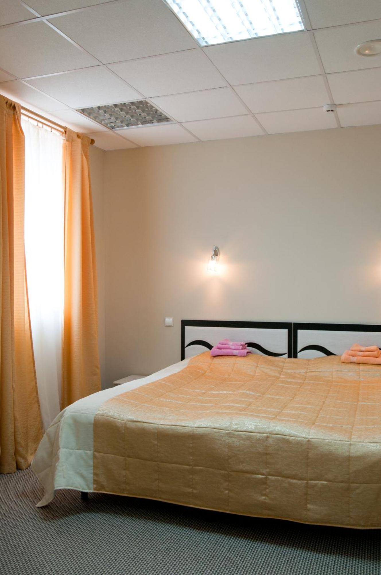 Avenue Hotel Zaslawye 外观 照片