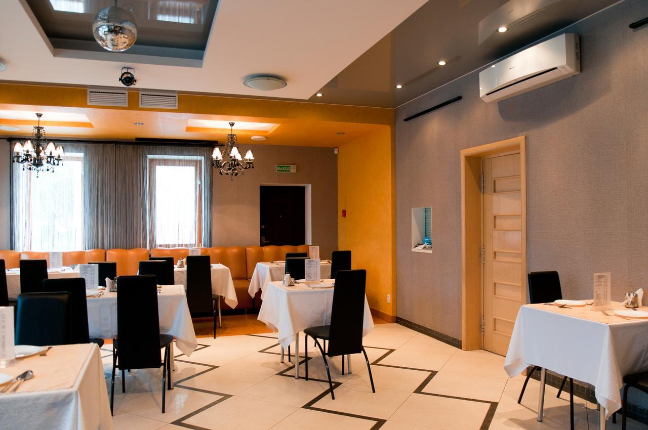 Avenue Hotel Zaslawye 外观 照片